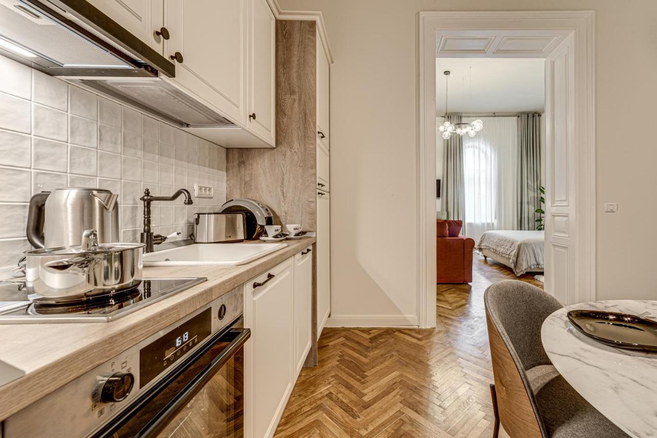 Central Family Apartment アラド エクステリア 写真